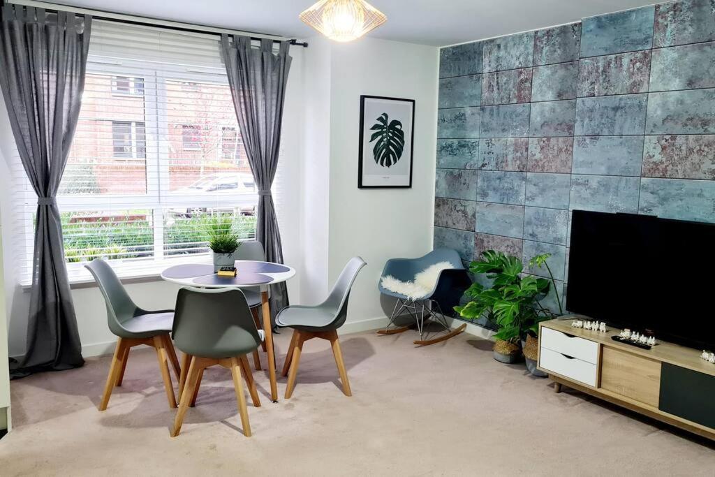 גלאזגו Stylish 2 Bedroom Apartment / Free Gated Parking מראה חיצוני תמונה