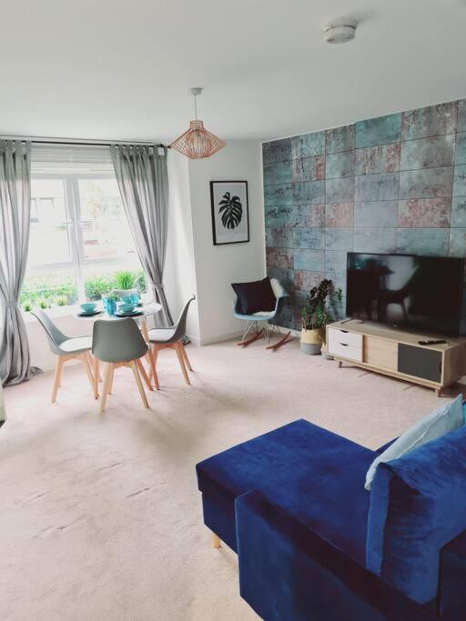 גלאזגו Stylish 2 Bedroom Apartment / Free Gated Parking מראה חיצוני תמונה