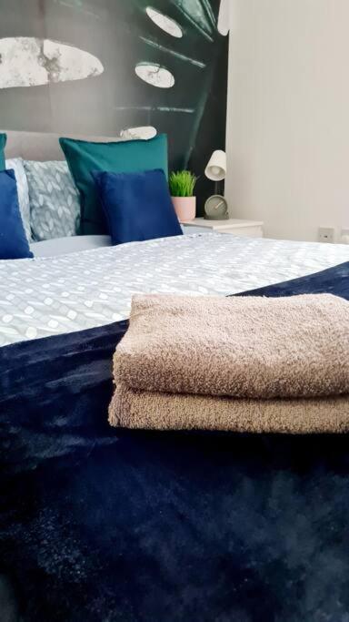 גלאזגו Stylish 2 Bedroom Apartment / Free Gated Parking מראה חיצוני תמונה
