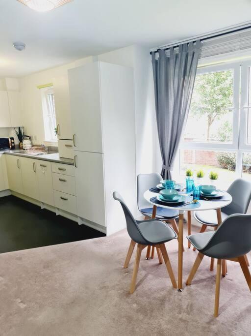 גלאזגו Stylish 2 Bedroom Apartment / Free Gated Parking מראה חיצוני תמונה